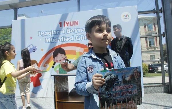 “İçərişəhər” stansiyasında azyaşlı sərnişinlərə bayram sürprizi - FOTO