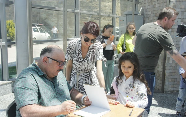 “İçərişəhər” stansiyasında azyaşlı sərnişinlərə bayram sürprizi - FOTO