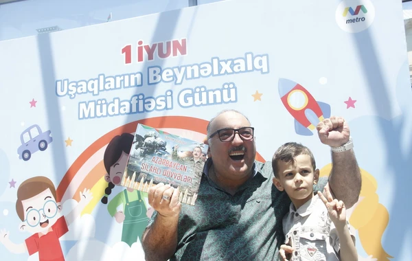 “İçərişəhər” stansiyasında azyaşlı sərnişinlərə bayram sürprizi - FOTO