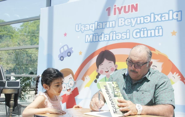 “İçərişəhər” stansiyasında azyaşlı sərnişinlərə bayram sürprizi - FOTO