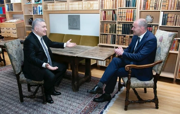 Azərbaycan səfiri etimadnaməsini İslandiya prezidentinə təqdim edib - FOTO