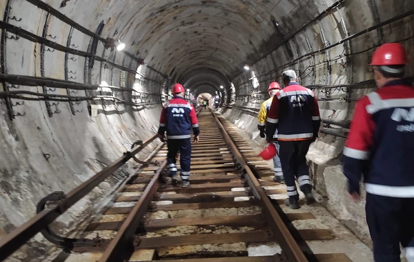 Bakı metrosunda gecənin yeraltı “qəhrəman”ları - FOTO