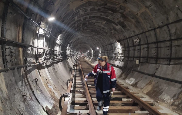 Bakı metrosunda gecənin yeraltı “qəhrəman”ları - FOTO