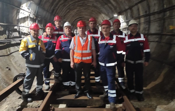 Bakı metrosunda gecənin yeraltı “qəhrəman”ları - FOTO