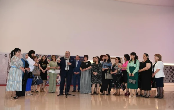 Heydər Əliyev Fondunun dəstəyi ilə yeni xalça kolleksiyası və kitab təqdim olunub - FOTO
