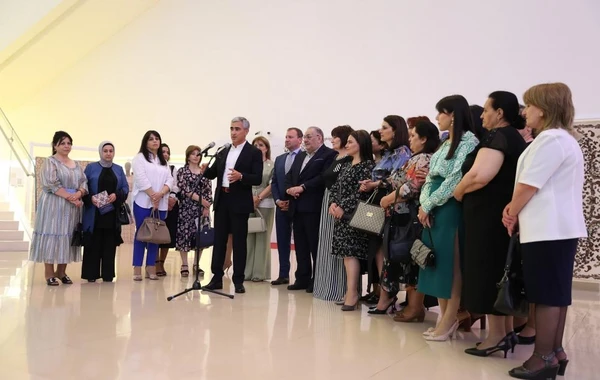Heydər Əliyev Fondunun dəstəyi ilə yeni xalça kolleksiyası və kitab təqdim olunub - FOTO