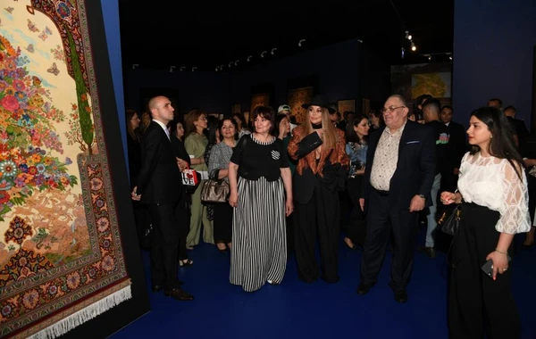 Heydər Əliyev Fondunun dəstəyi ilə yeni xalça kolleksiyası və kitab təqdim olunub - FOTO