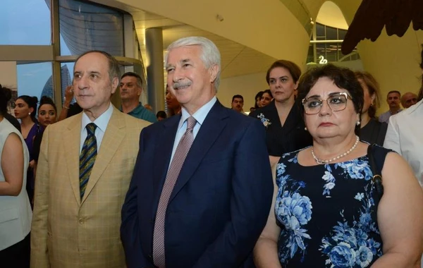 Heydər Əliyev Fondunun dəstəyi ilə yeni xalça kolleksiyası və kitab təqdim olunub - FOTO