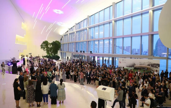 В Центре Гейдара Алиева состоялась презентация новой коллекции ковров и книги - ФОТО