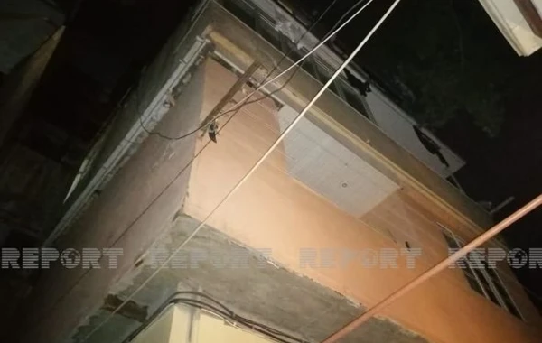 Bakıda oğurluğa cəhd edən kişi özünü 5-ci mərtəbədən yerə atıb - FOTO