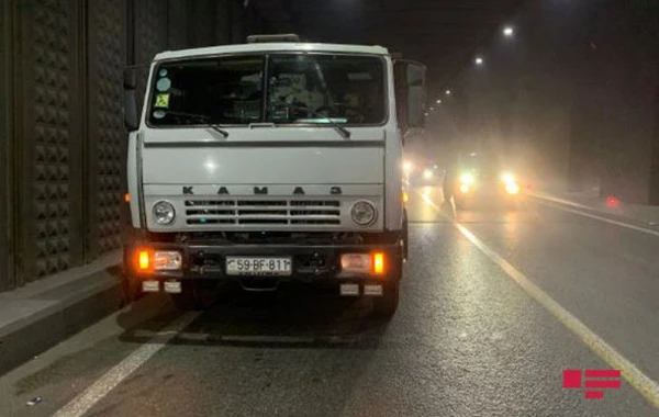 İki “KamAZ” toqquşdu, yolda tıxac yarandı – FOTO