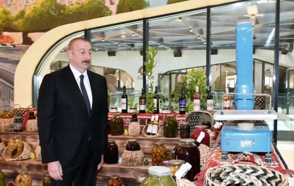 Ильхам Алиев и Мехрибан Алиева на открытии комплекса Şərq Bazarı - ФОТО