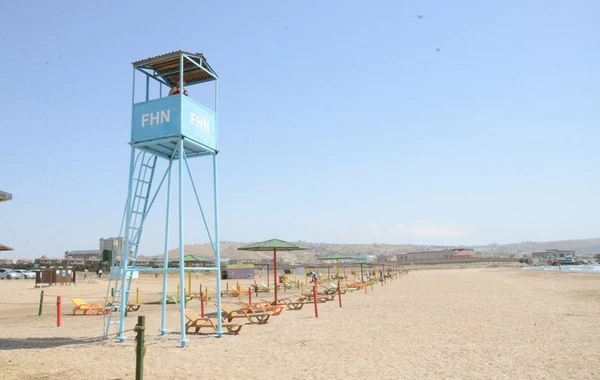 Bakı və Abşeronun 6 yerində fəaliyyət göstərən pulsuz çimərliklərdə hazırlıq işləri görülür - FOTO