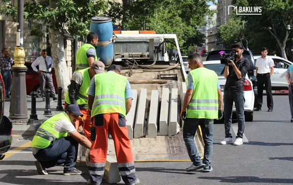 Bakının mərkəzində qanunsuz parkinq sökülür - FOTO/VİDEO