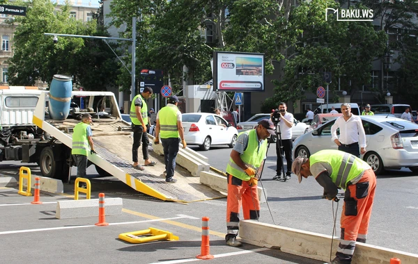 Bakının mərkəzində qanunsuz parkinq sökülür - FOTO/VİDEO