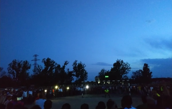Azərbaycanda telefon işığında final oyunu keçirildi - FOTO