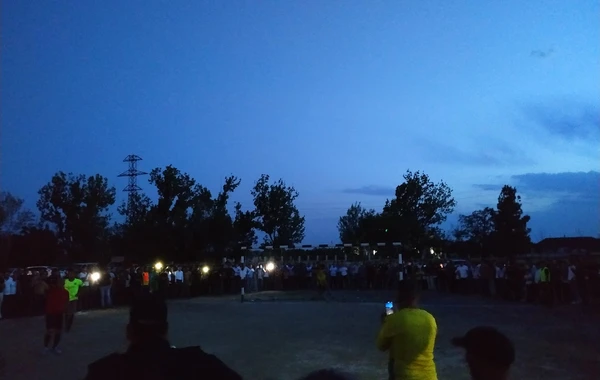 Azərbaycanda telefon işığında final oyunu keçirildi - FOTO