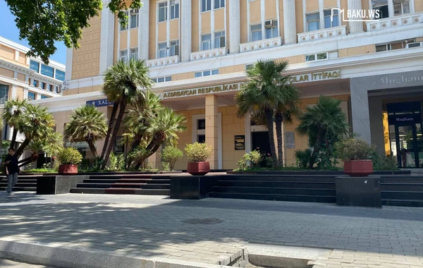 Bakıda qanunsuz parklanma yerində səki tam bərpa edildi - FOTO