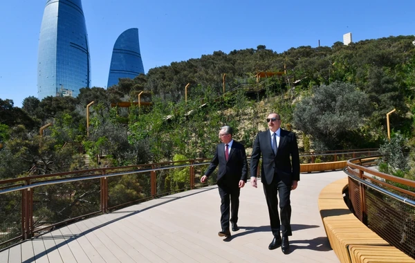 Prezident İlham Əliyev Bakıda yeni salınmış parkda - FOTO