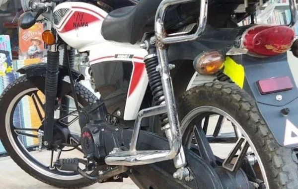 Bakıda mağazanın qarşısından motosikleti oğurladılar - ANBAAN VİDEO