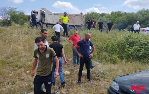 Şamaxıda avtomobil dərəyə aşdı: Bir ailənin beş üzvü xəsarət aldı - FOTO