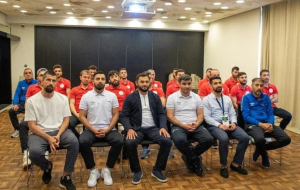 Gənclər və idman naziri mini-futbol üzrə milli komanda ilə görüşdü - FOTO