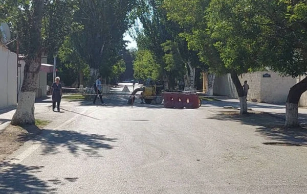 Sumqayıtda ötən ay təmir olunmuş yol yenə çökdü - FOTO