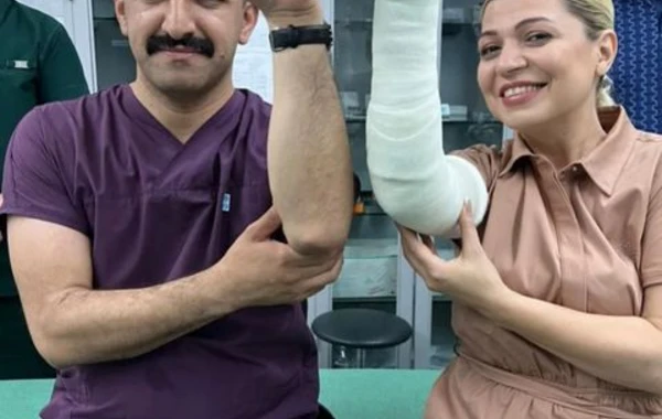 Azərbaycanlı aktrisanın çəkiliş zamanı qolu sındı - FOTO