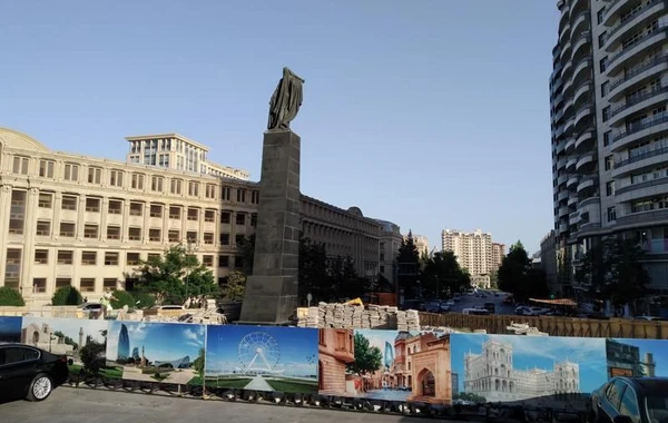 В Баку сносят известный памятник? - ЗАЯВЛЕНИЕ ИВ Баку + ФОТО