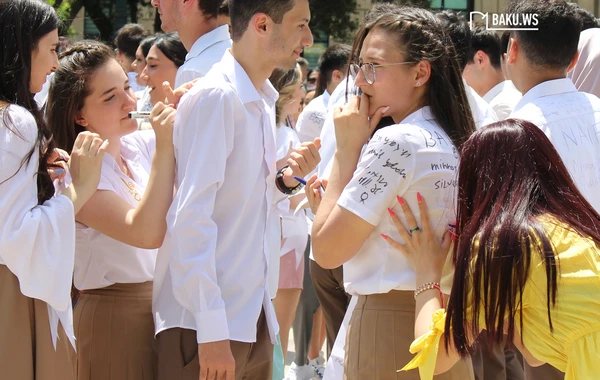 Azərbaycanda  “Son zəng” çalındı... - FOTOREPORTAJ