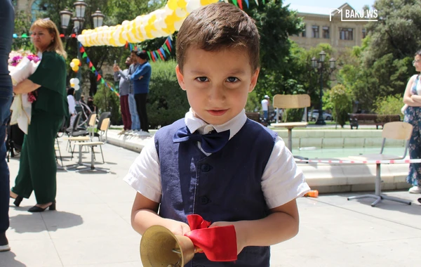 Azərbaycanda  “Son zəng” çalındı... - FOTOREPORTAJ