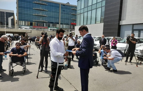Milli Qurtuluş Günündə qazilərə avtomobillər verilib -FOTO