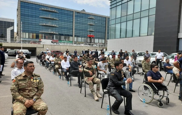 Milli Qurtuluş Günündə qazilərə avtomobillər verilib -FOTO