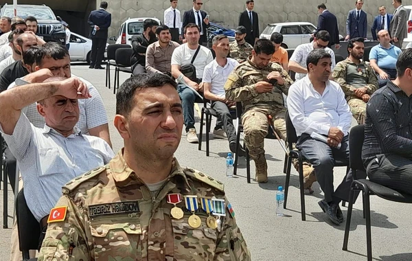 Milli Qurtuluş Günündə qazilərə avtomobillər verilib -FOTO