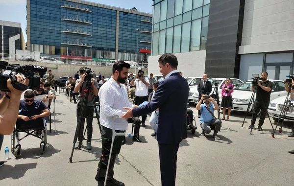 Milli Qurtuluş Günündə qazilərə avtomobillər verilib -FOTO