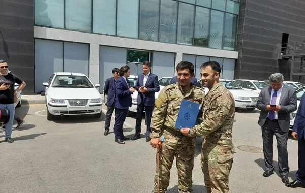 Milli Qurtuluş Günündə qazilərə avtomobillər verilib -FOTO