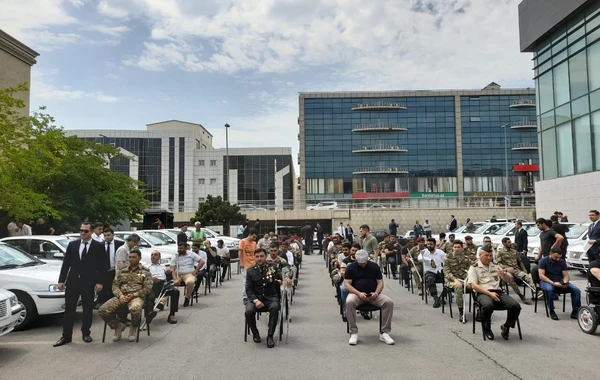 Milli Qurtuluş Günündə qazilərə avtomobillər verilib -FOTO
