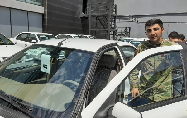 Milli Qurtuluş Günündə qazilərə avtomobillər verilib -FOTO