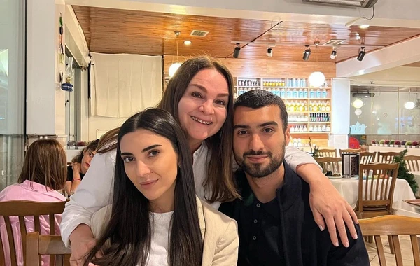Əməkdar artist Mahir Emreli ilə bacısının görüntülərini paylaşdı - FOTO