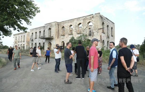 On ölkədən olan səyahətçi və blogerlər Ağdamda - FOTO