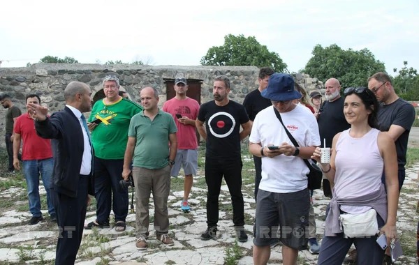 On ölkədən olan səyahətçi və blogerlər Ağdamda - FOTO
