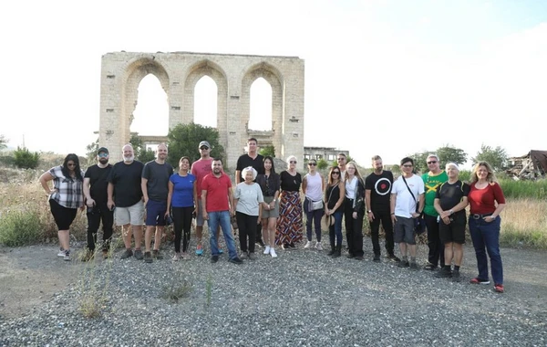 On ölkədən olan səyahətçi və blogerlər Ağdamda - FOTO