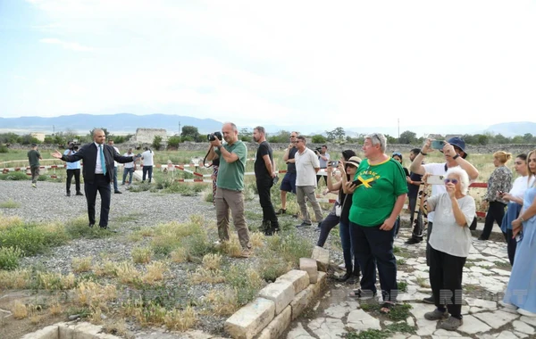 On ölkədən olan səyahətçi və blogerlər Ağdamda - FOTO