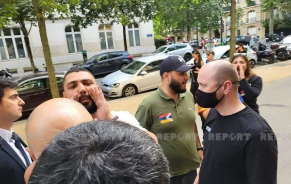 В Париже группа армян совершила нападение на Азербайджанский культурный центр, есть пострадавшие - ФОТО