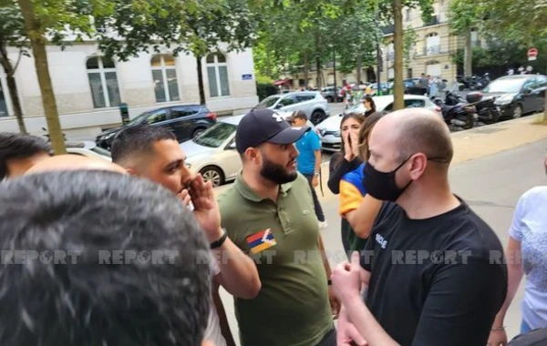 В Париже группа армян совершила нападение на Азербайджанский культурный центр, есть пострадавшие - ФОТО
