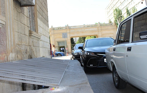 BDU-nun qarşısındakı "qıl körpüsü" problemini "həll" etdilər - FOTO