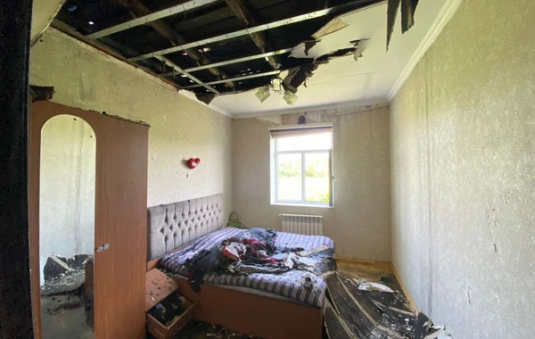 Bərdədə şəhid ailəsinin evi yandı - FOTO