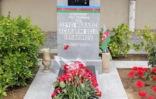 Milli Qəhrəman Mübariz İbrahimovun məzarı ziyarət edilib - FOTO