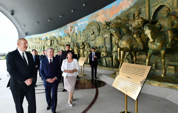 Prezident İlham Əliyev Daşkənddə Müstəqillik abidəsini ziyarət edib - FOTO - YENİLƏNİB