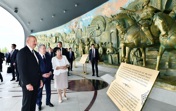 Prezident İlham Əliyev Daşkənddə Müstəqillik abidəsini ziyarət edib - FOTO - YENİLƏNİB